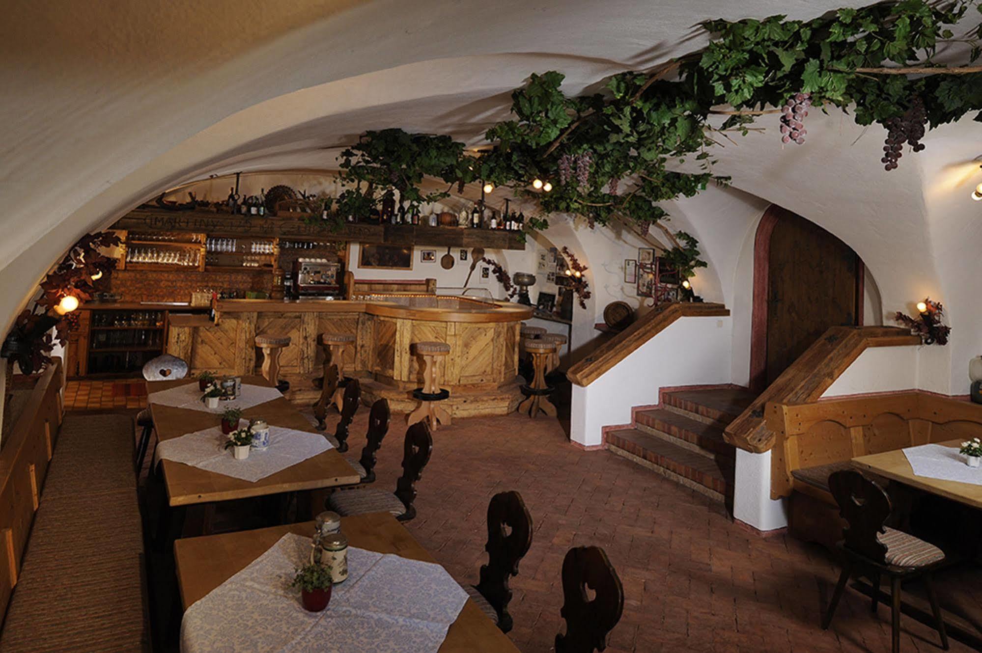 Gasthaus Sonne Tarrenz Exterior photo